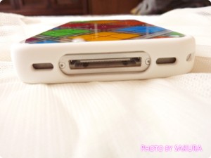 日本未発売のLIM'S正規品「iPhone4S レインボーケース Final Edition」スピーカーとDockコネクタ部分