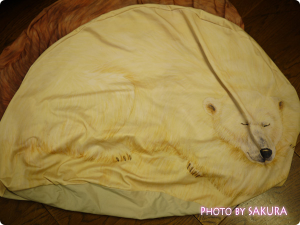 押し入れで眠る布団も喜ぶ　寝息が聞こえてきそうな　クークークッションケースの会　シロクマ