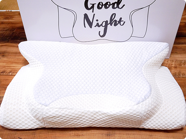横向き寝専用枕【YOKONE2】　パッケージと枕　全体